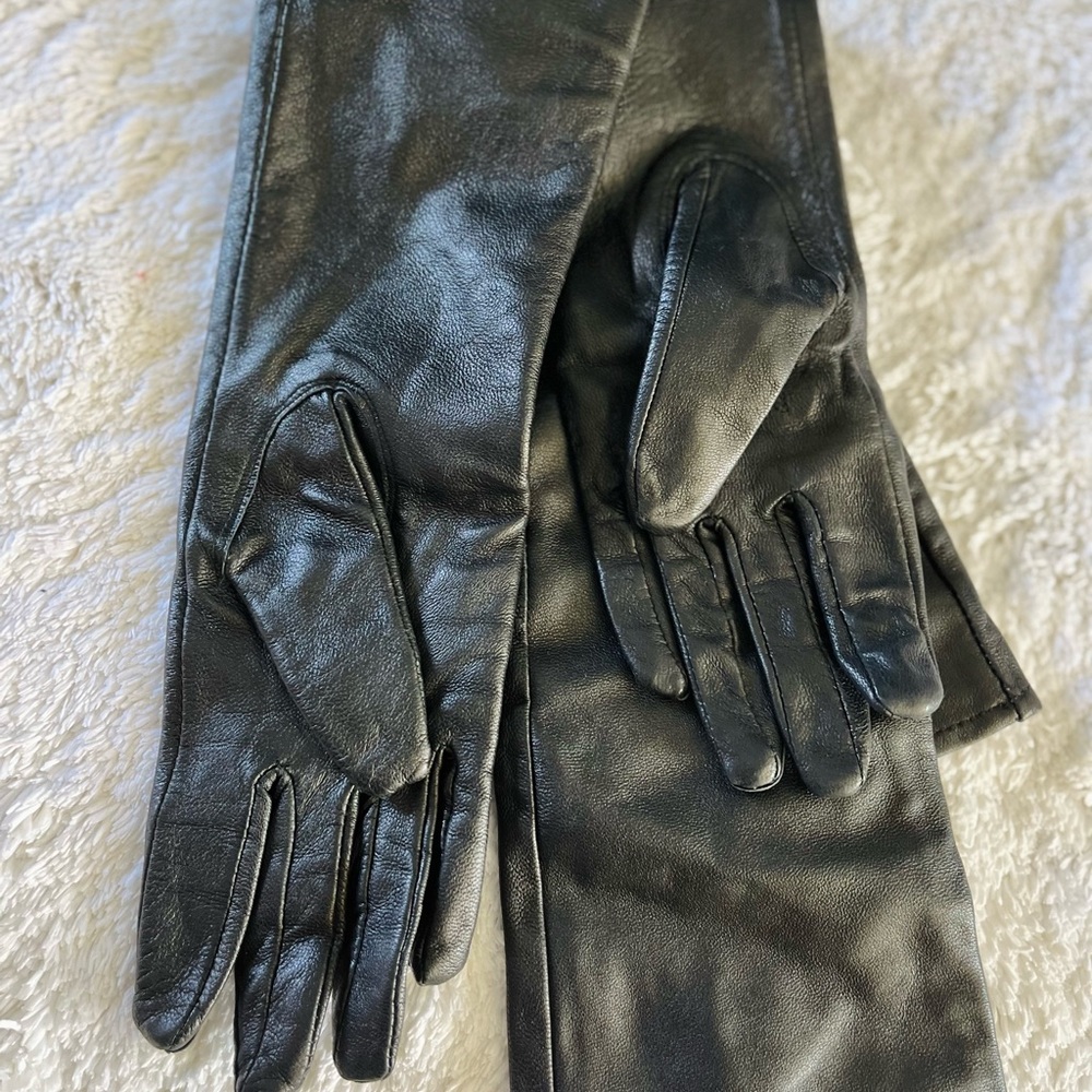 Soft leather long gloves.